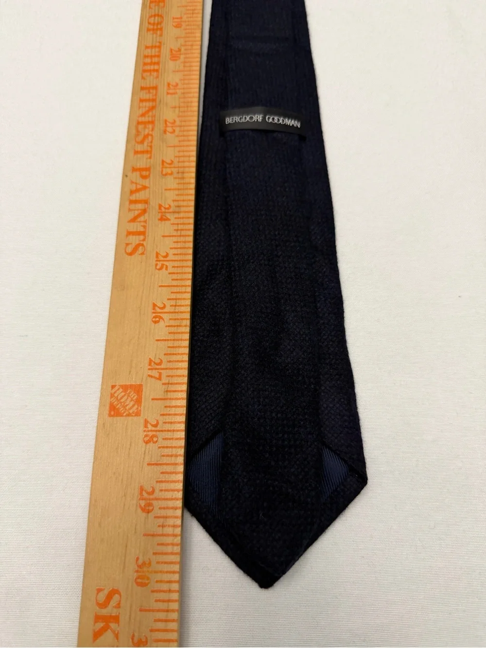 Bergdorf Goodman Men’s Navy Wool Silk Tie 95% Wool 5% Silk Made in Italy 3.25”